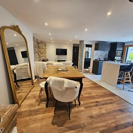 Prázdninový dům Charmante Maison En Pierre Avec Parking Et Terasse