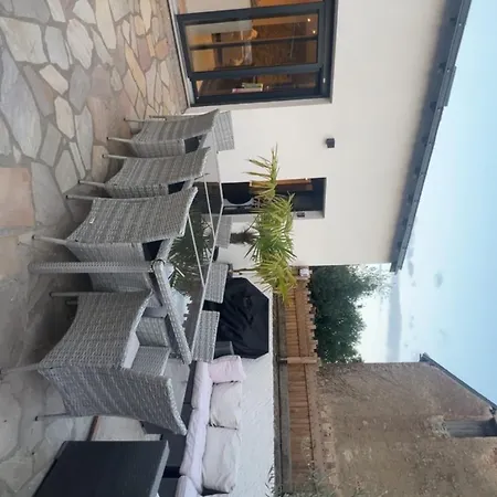 Charmante Maison En Pierre Avec Parking Et Terasse Feriehus *