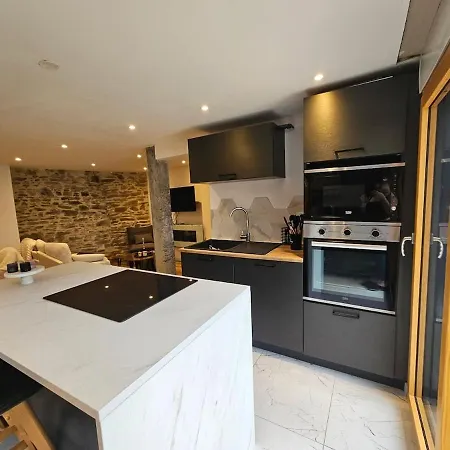 Charmante Maison En Pierre Avec Parking Et Terasse *