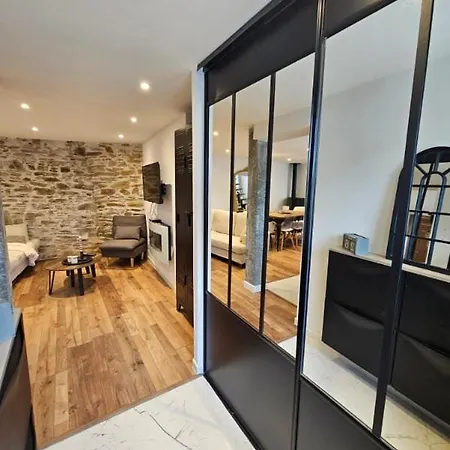 Charmante Maison En Pierre Avec Parking Et Terasse Prázdninový dům *
